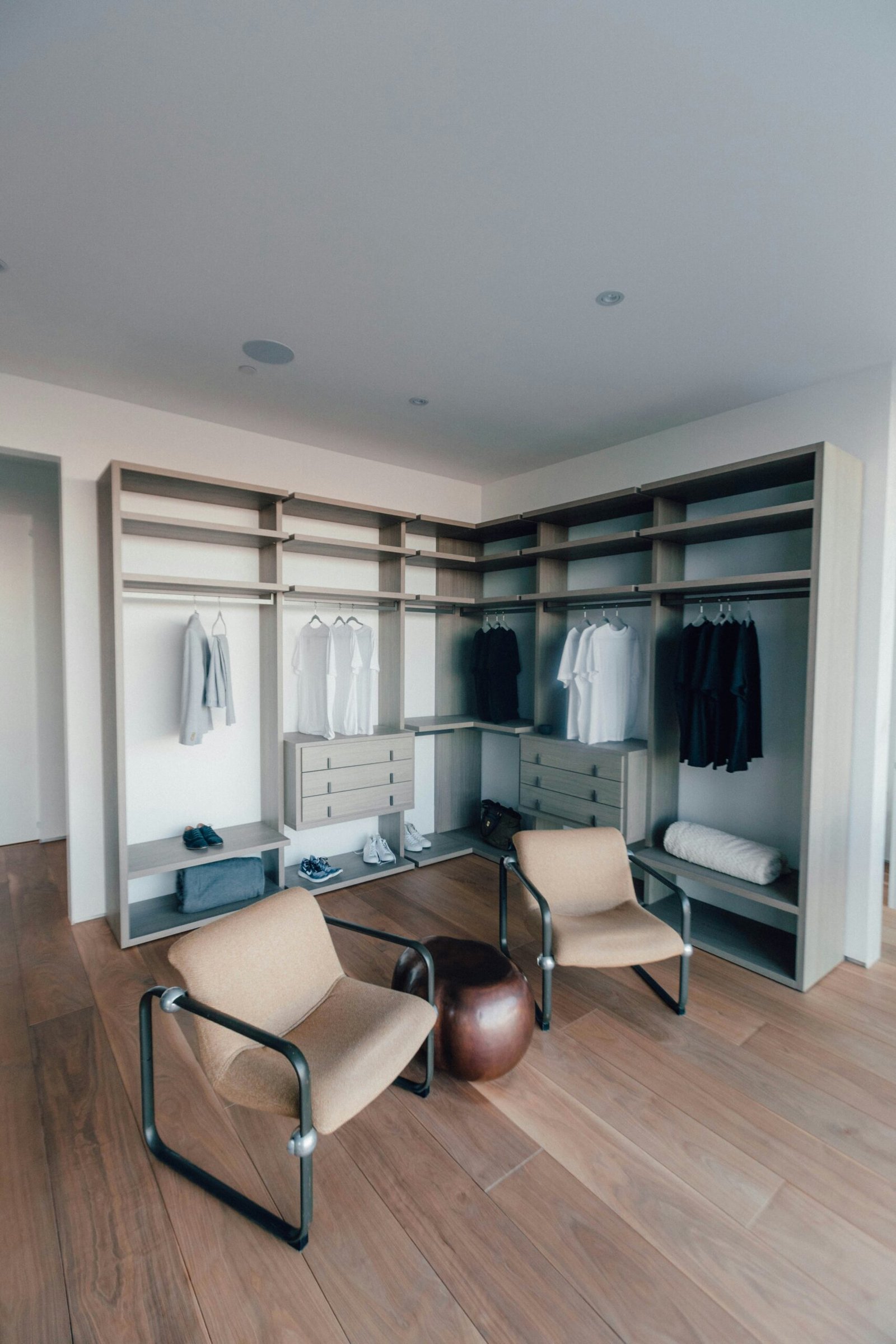 Spacious 3-Door Wooden Wardrobe – Modern Design with Ample Storage